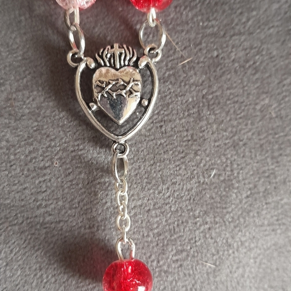 Red and White Crackle 8mm Sacred Heart Chaplet Rosary - Picture 3 of 6